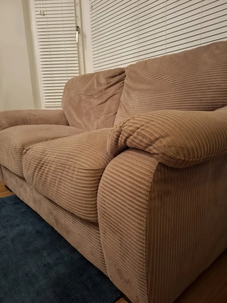 2 seater sofa ☆ FREE TO COLLECT ☆ - Image 2