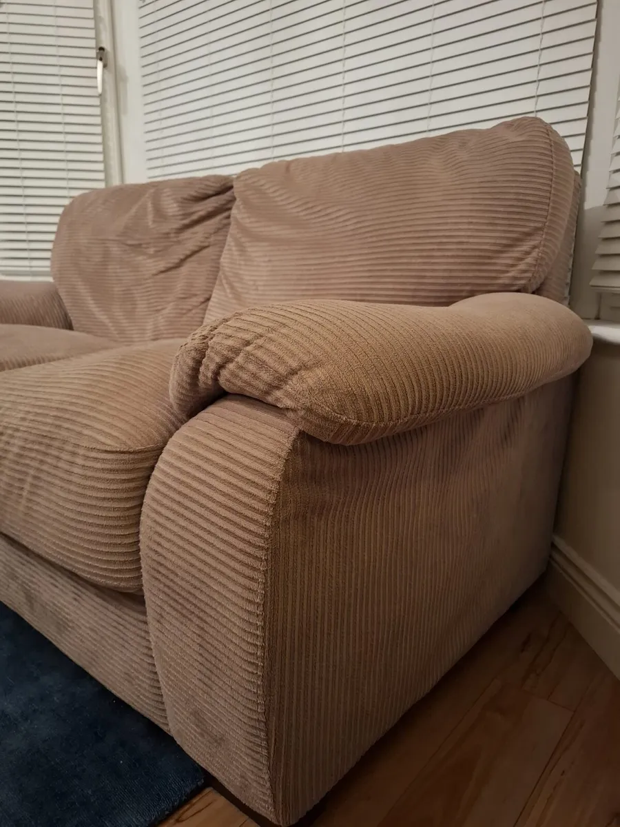 2 seater sofa ☆ FREE TO COLLECT ☆ - Image 3