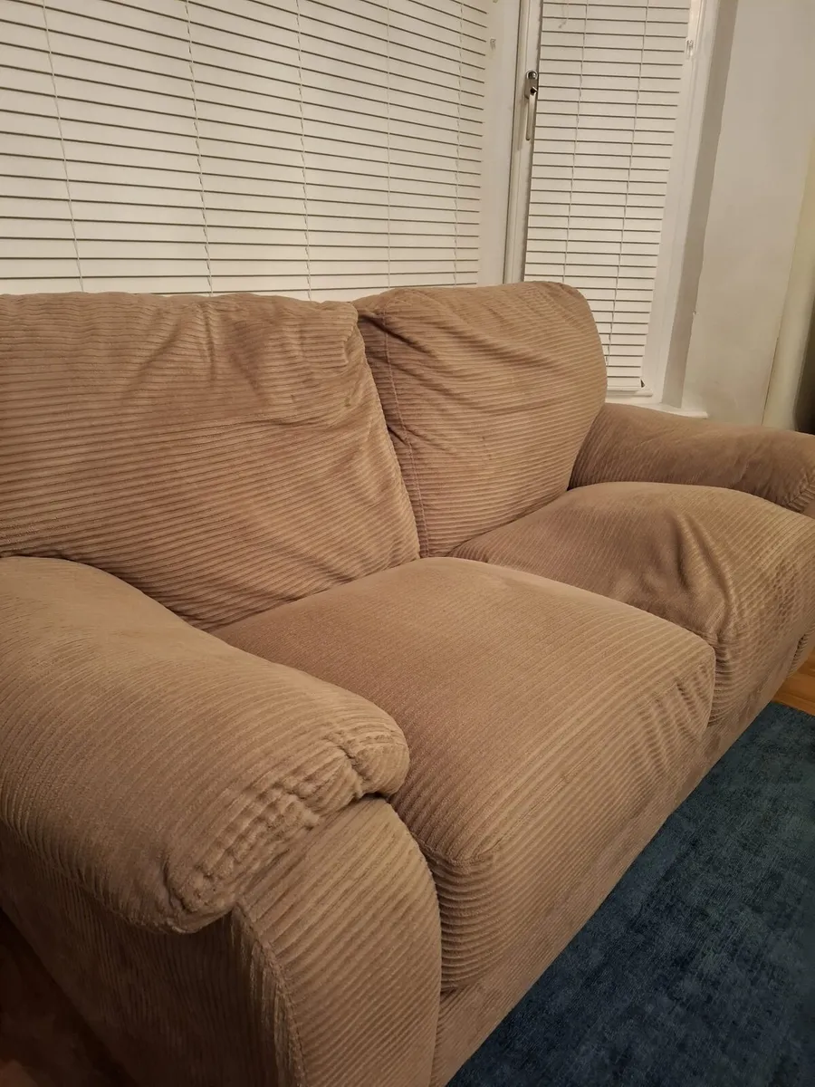 2 seater sofa ☆ FREE TO COLLECT ☆ - Image 4