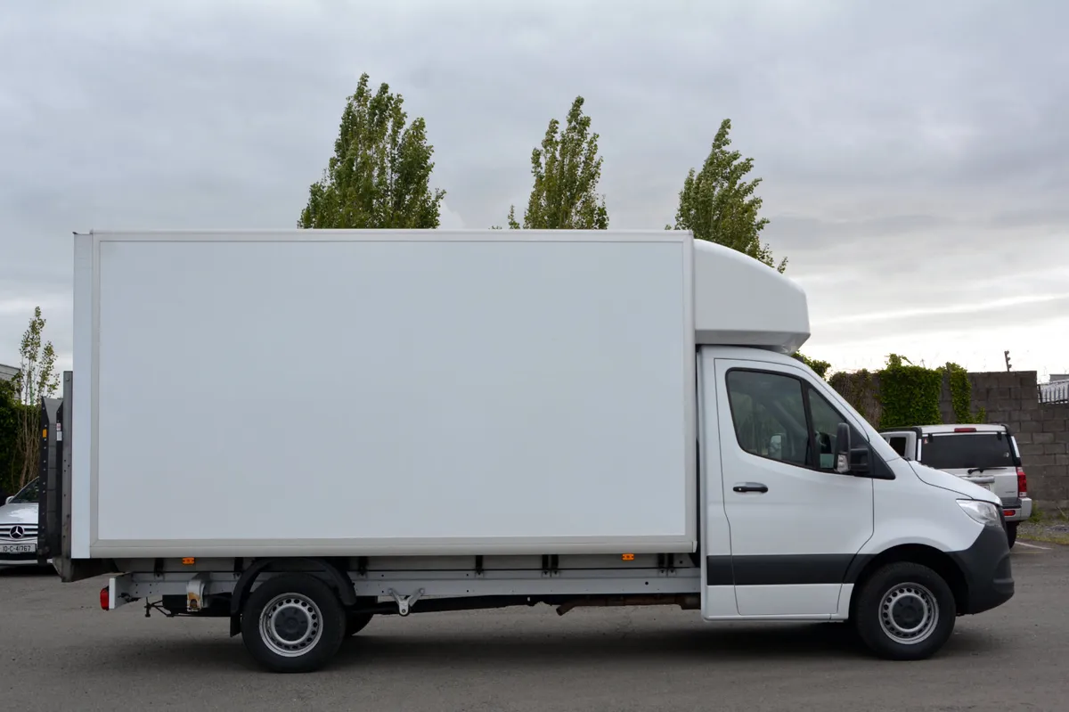 Mercedes-Benz Sprinter Luton Box van & Tail Lift - Image 4