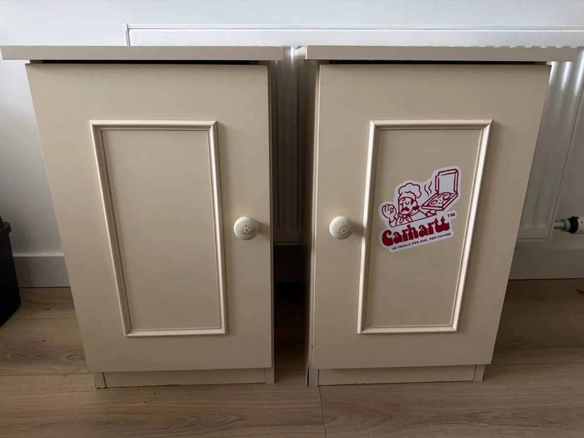 Night stand - Image 1