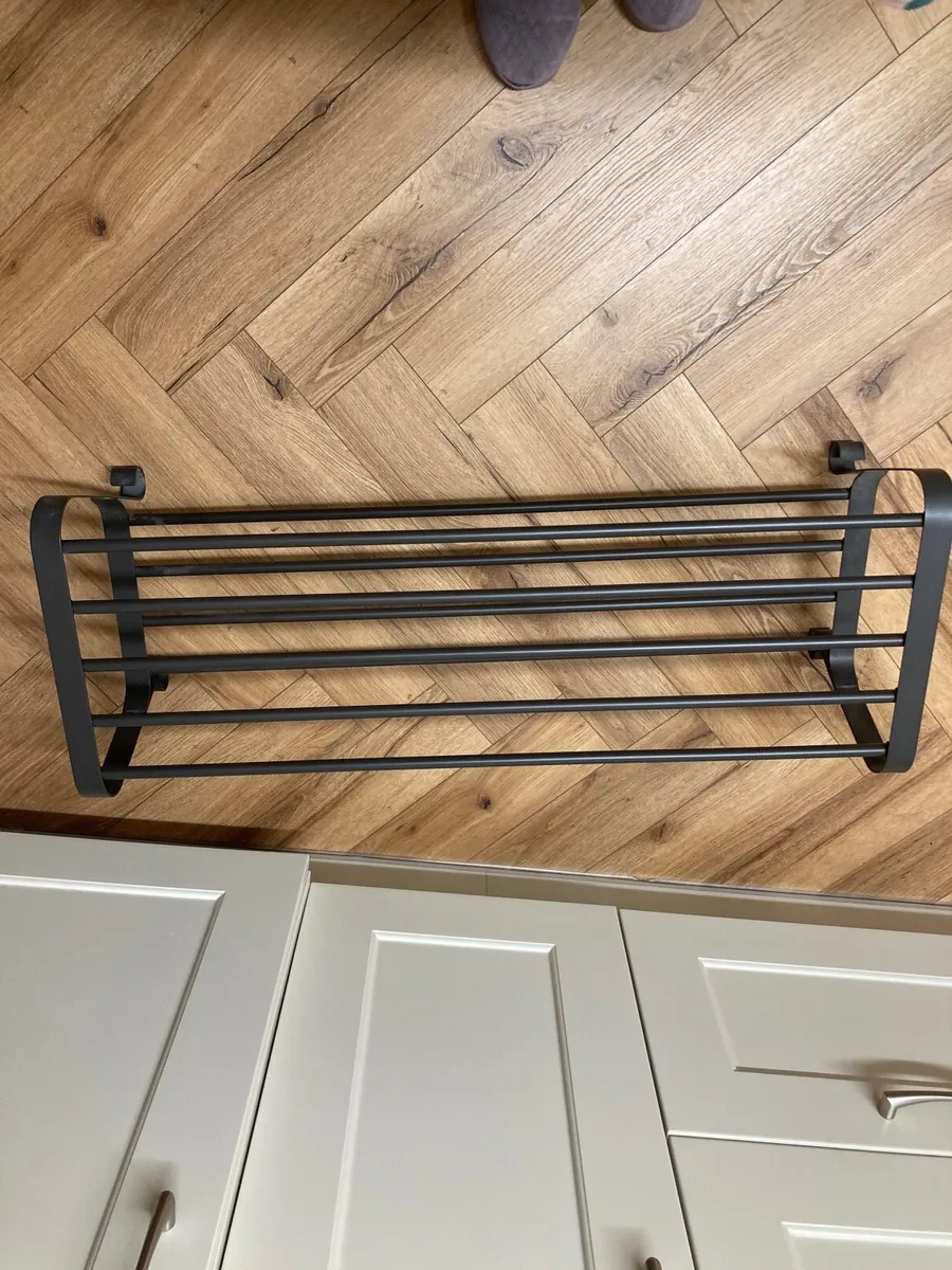 Shoe rack - Image 1