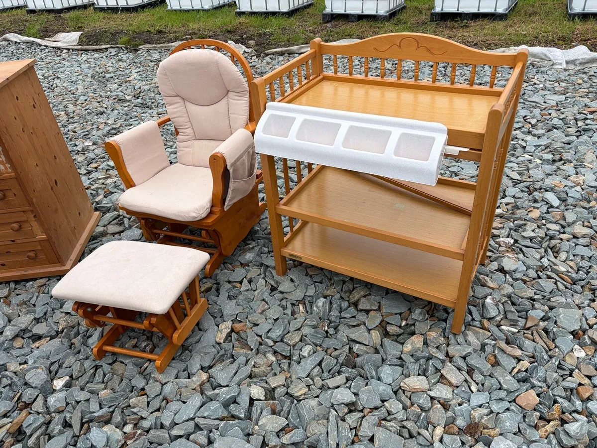 swing nuring chair + stool + changing table / bath - Image 2