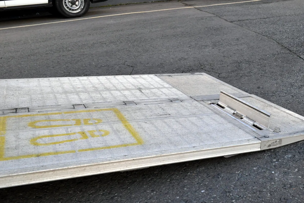 Volkswagen Crafter LWB - Folding Tail Lift - Image 4