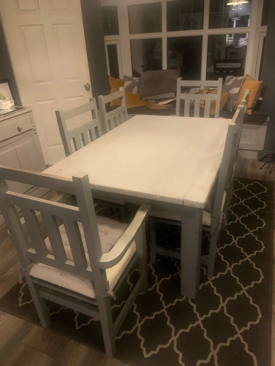 Dining table and chairs - Image 1
