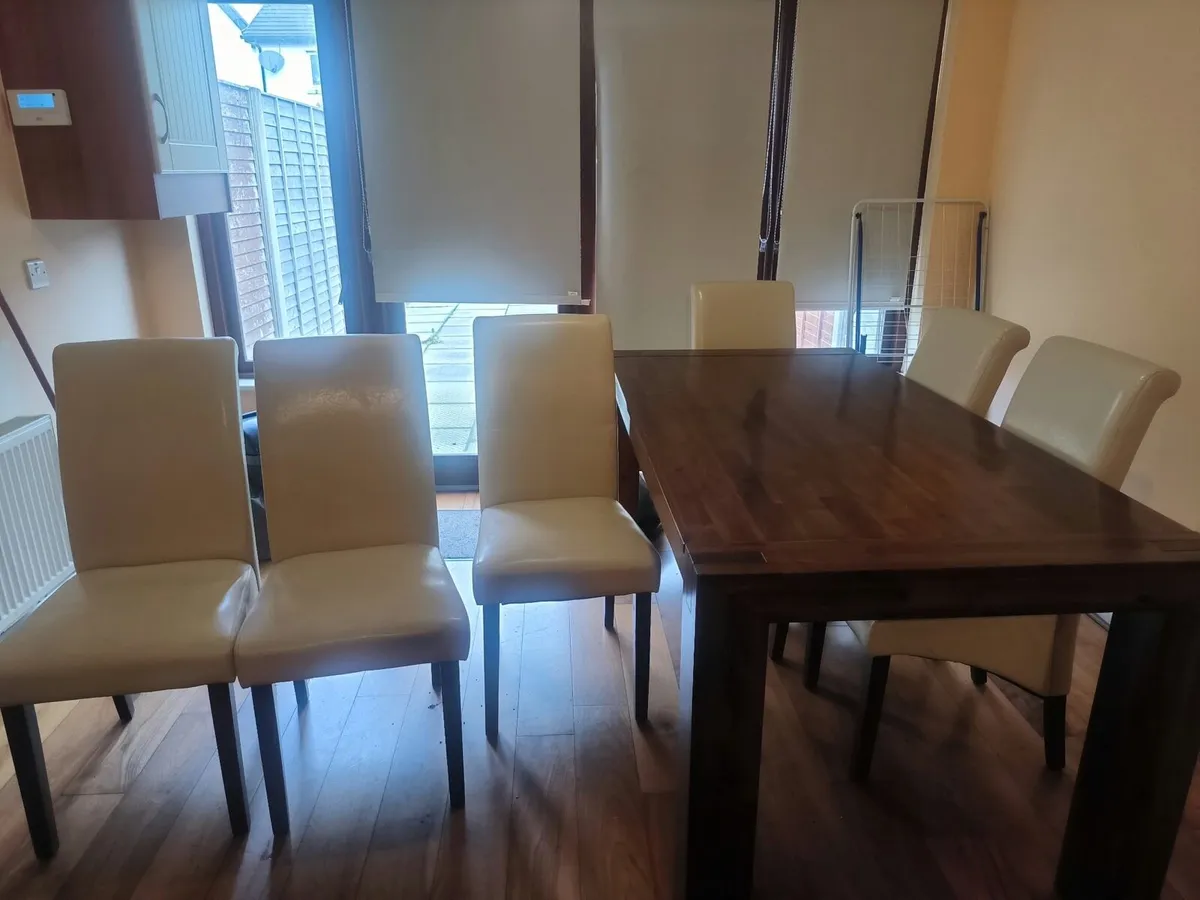 Table and six chairs - Image 3