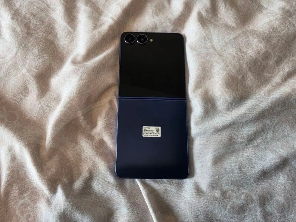 samsung flip 7 mint condition - Image 4