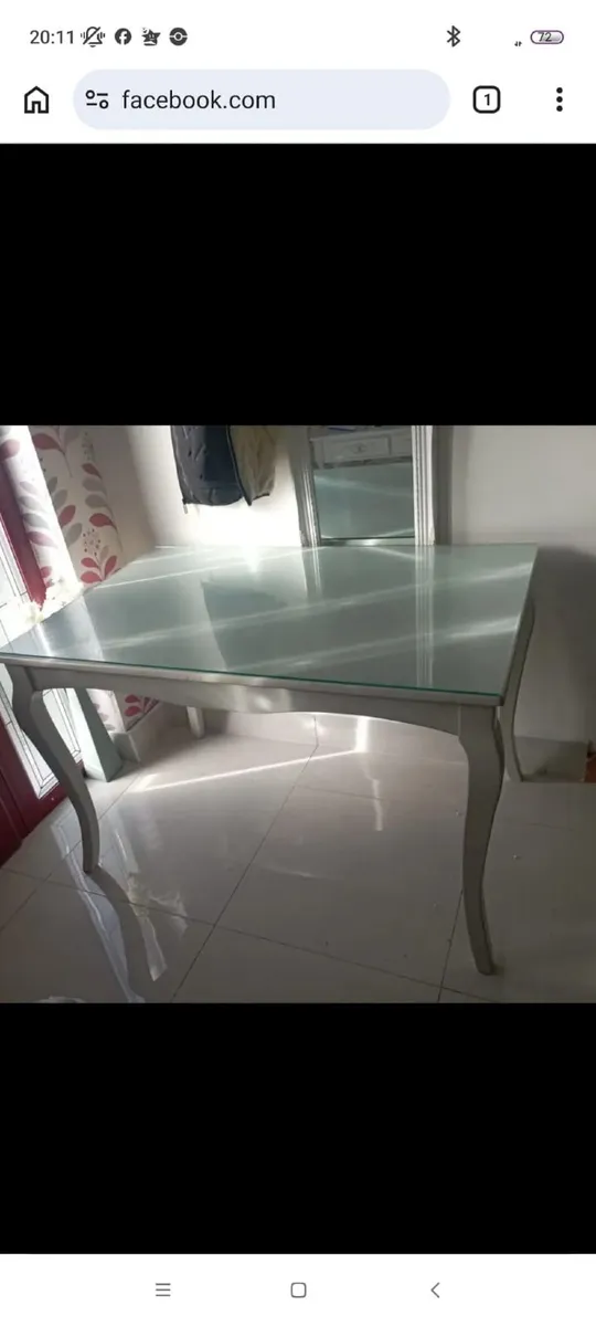 Dinning room table and chairs - Image 1