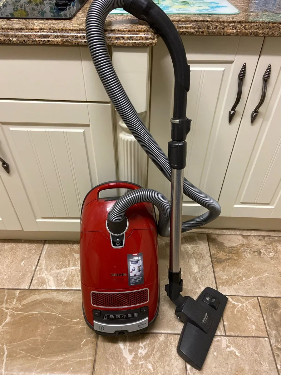 Miele. Complete. C3. Cat & dog. Vacuum cleaner - Image 1
