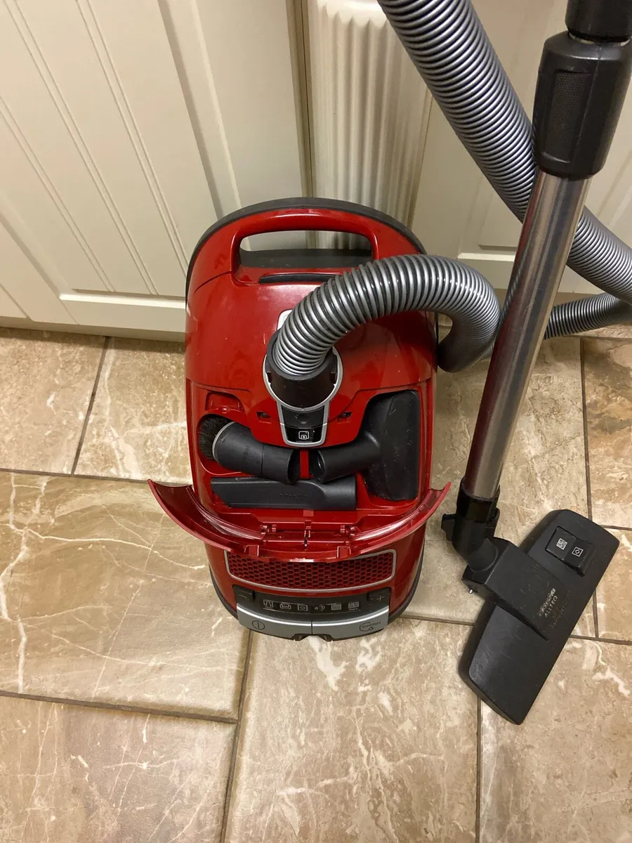 Miele. Complete. C3. Vacuum cleaner - Image 2