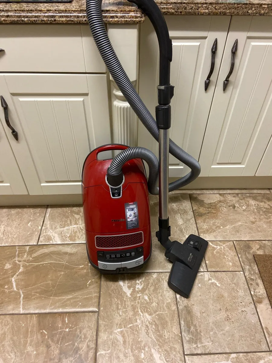 Miele. Complete. C3. Vacuum cleaner - Image 1
