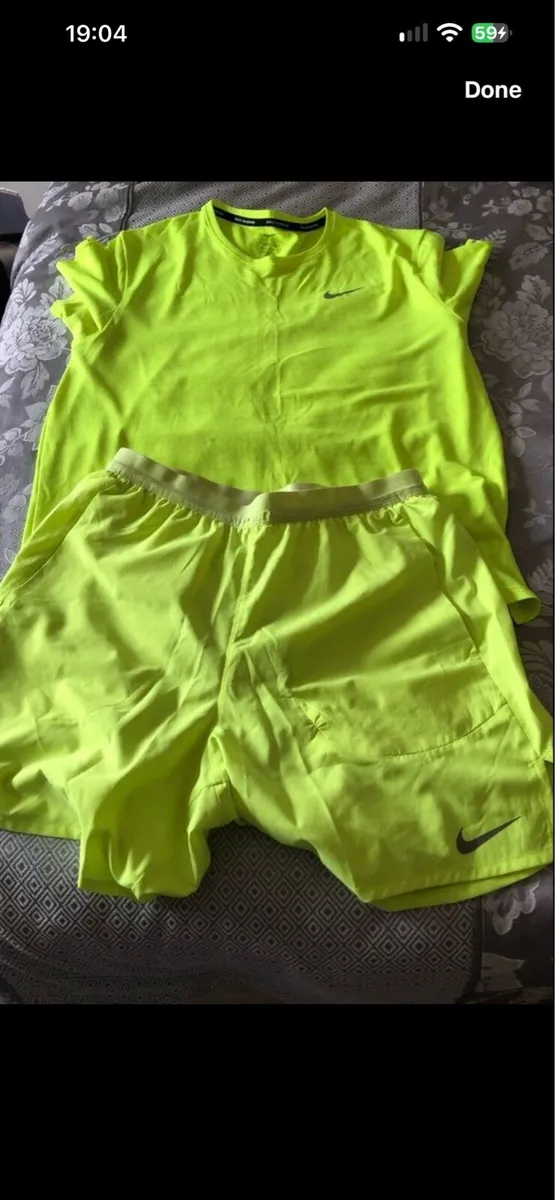 Mens Nike top and shorts size M €20 - Image 1