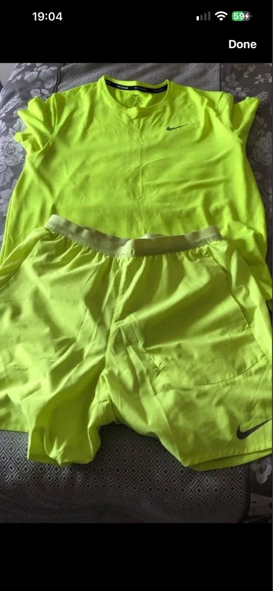Mens Nike top and shorts size M €20 - Image 3
