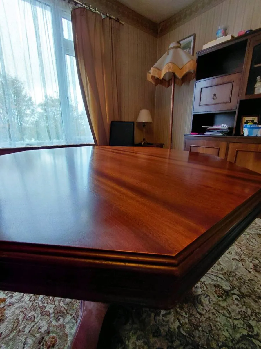 Table - Superb condition - Image 1