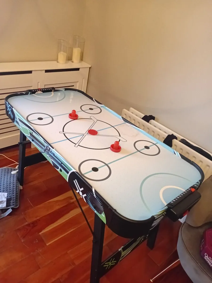 Air hockey table - Image 1