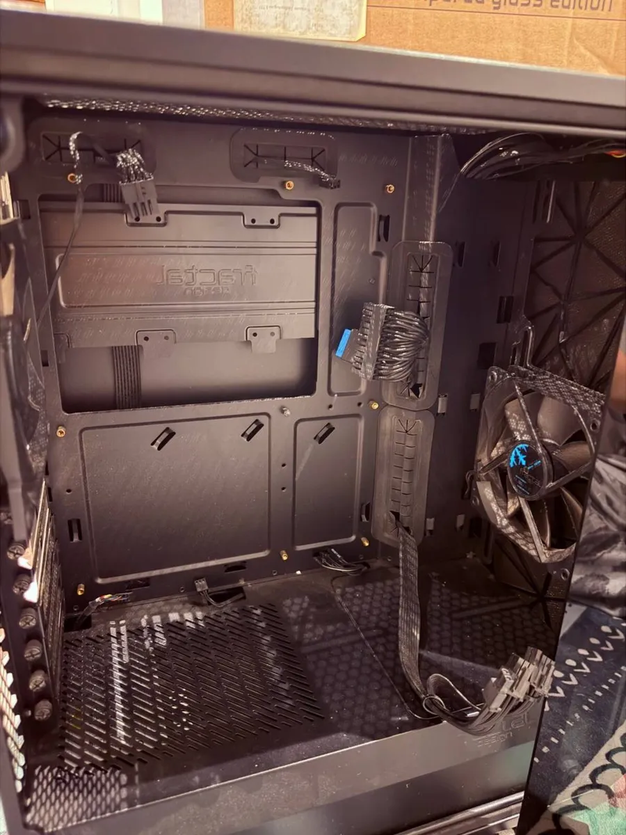 Computer case (tower) - Image 2