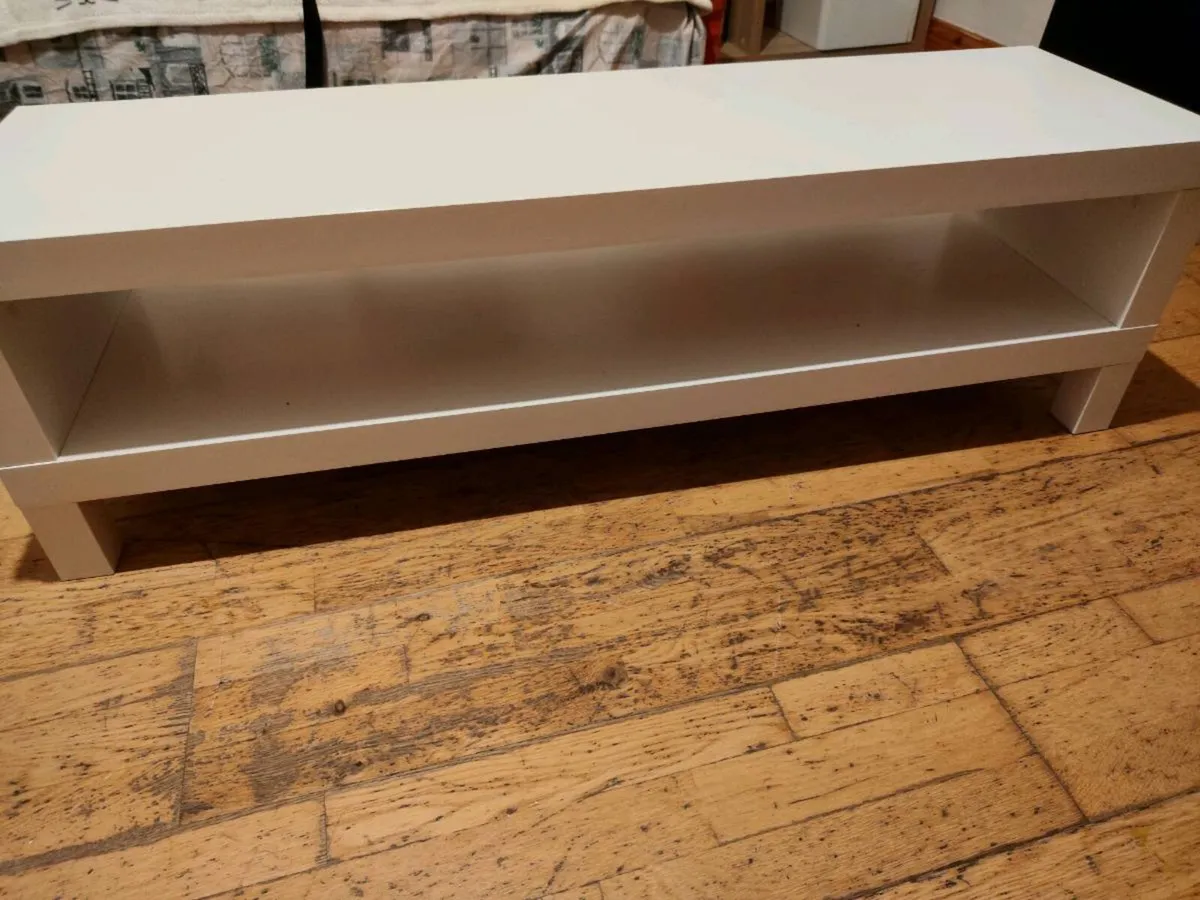 TV stand - Image 1