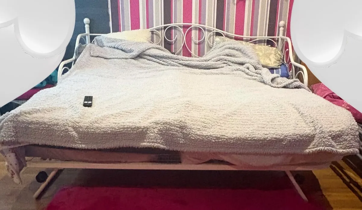 Bed - Image 2