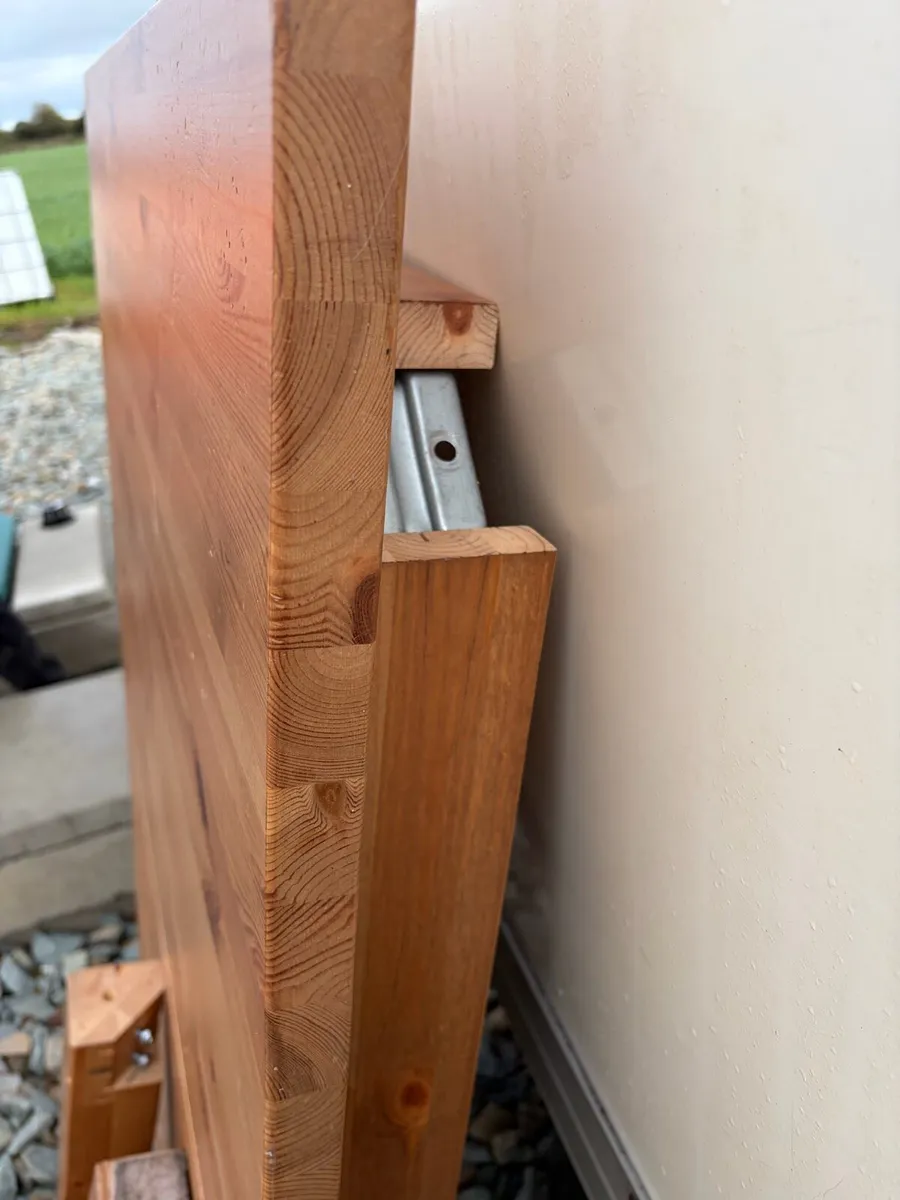 solid wooden extendable kitchen table - Image 3