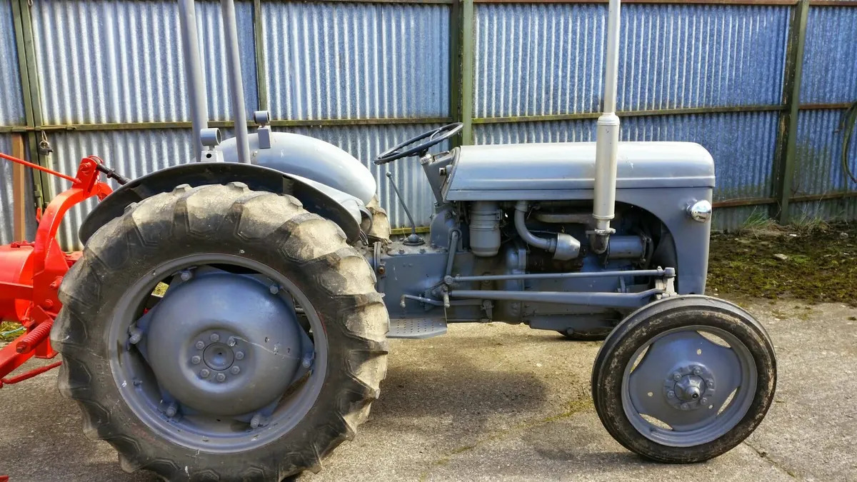 Tractor  20 diesel - Image 1