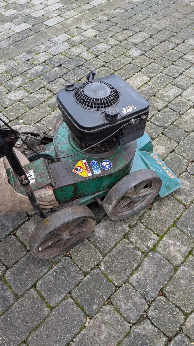 Billy Goat Leaf Vacuum - Image 1