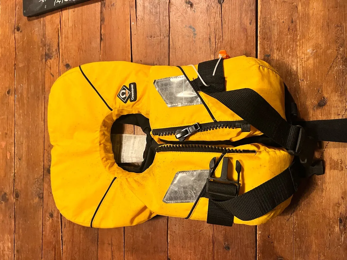 Crewsaver child life jacket <20kg - Image 1