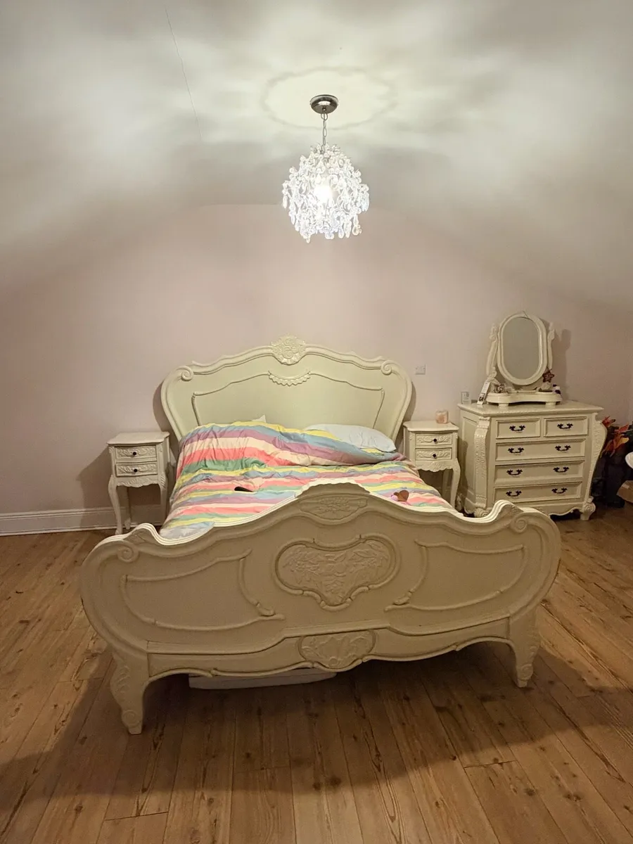 bedroom furniture - Image 1