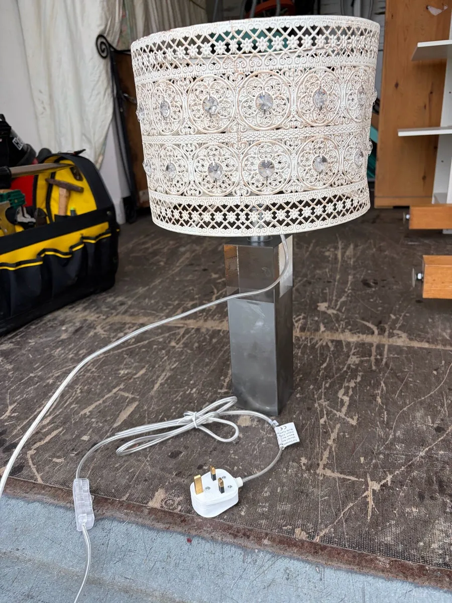 bedside lamp €20 - Image 1