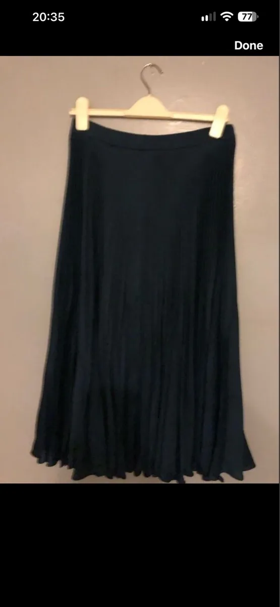 Ladies designer skirt size 10 €10 - Image 1