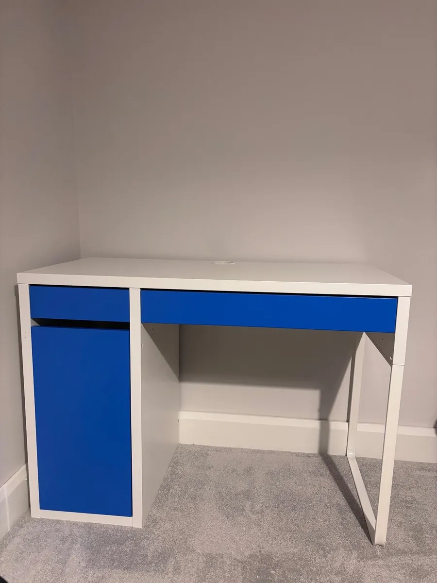 kids desk with chair and free lamp - Image 2