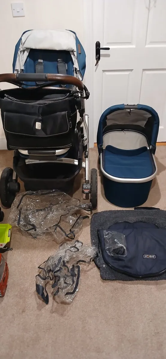 Uppababy V2 Frame and bassinet - Image 4