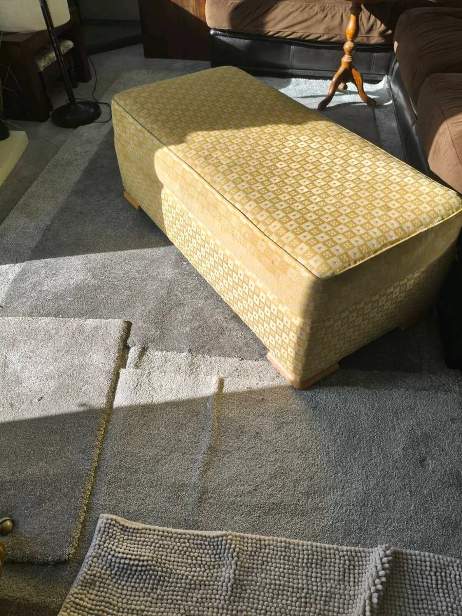 Foot stool, beautiful condition 25 Euro - Image 1