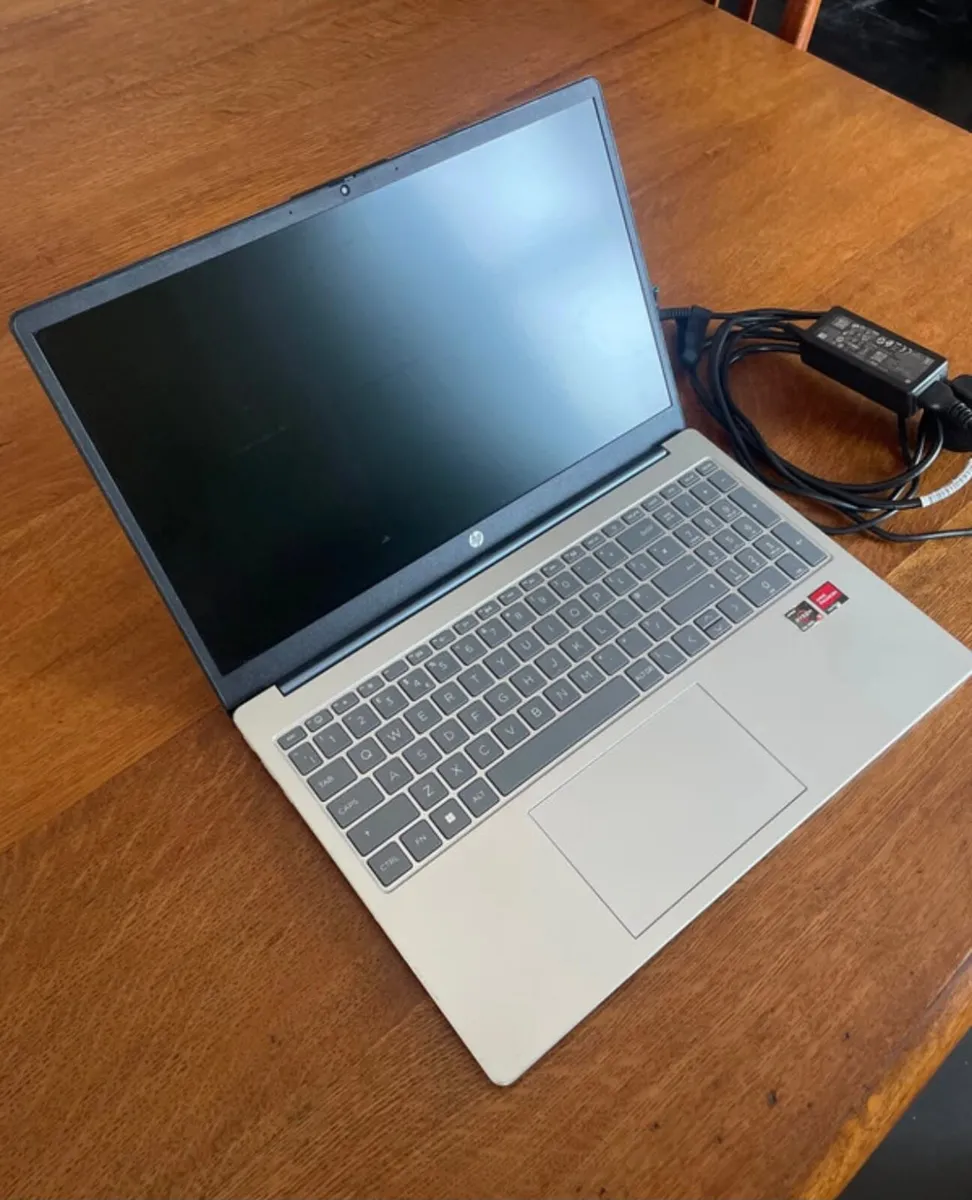 HP 15.6" Laptop - Image 3