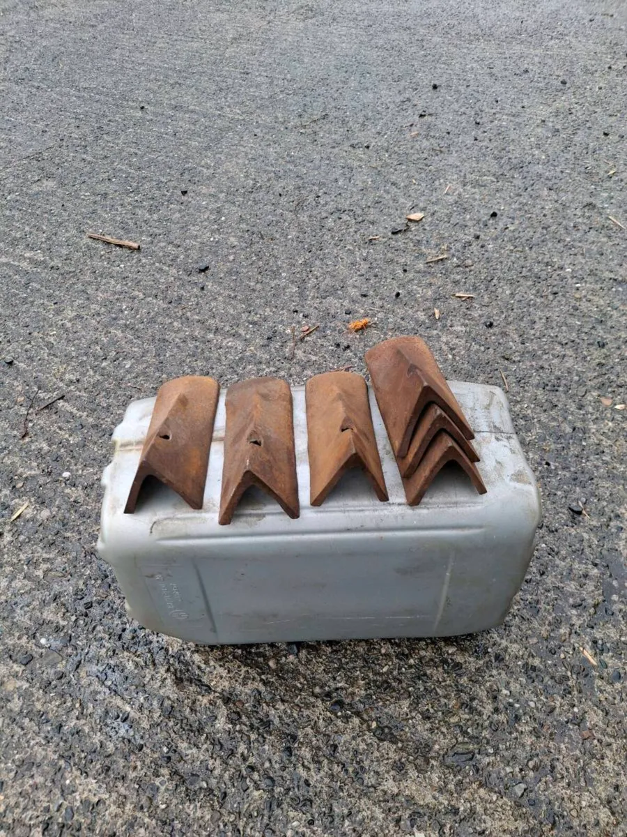 Ferguson drill plough points - Image 2