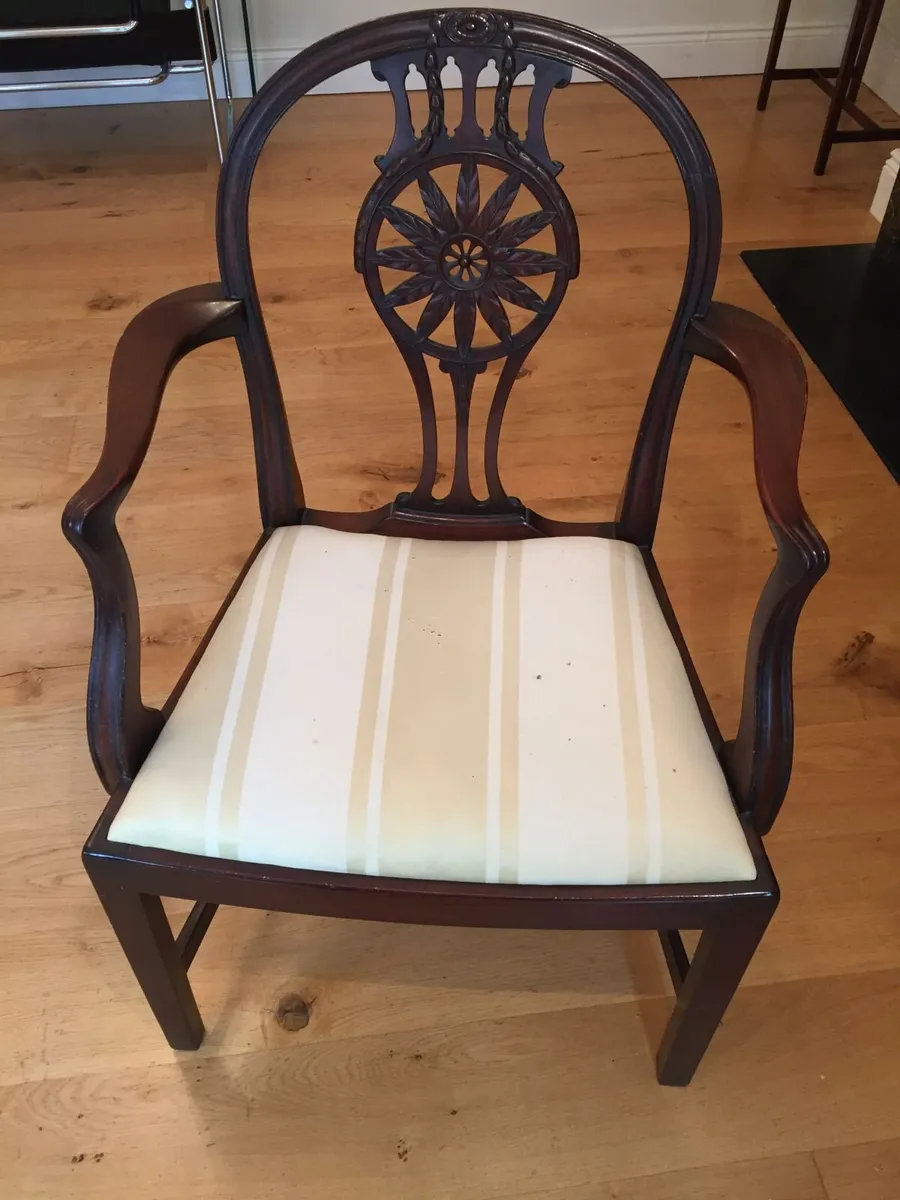 6 antique dining chairs and 2 carvers - Image 1