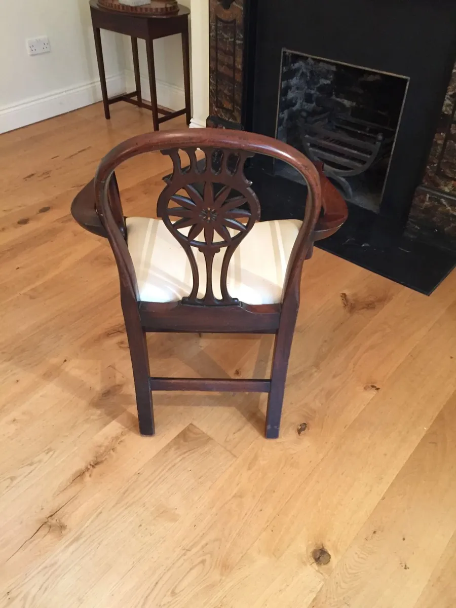6 antique dining chairs and 2 carvers - Image 2