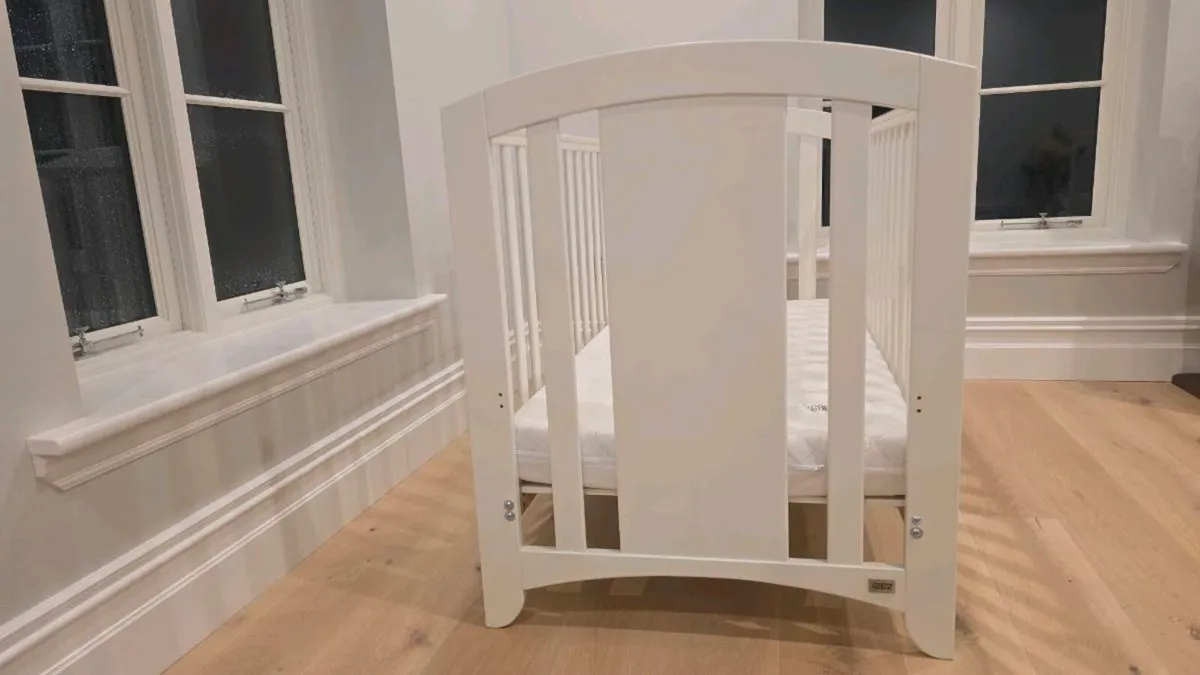 Mamas & Papas Mia Convertible Cot Bed - Image 2