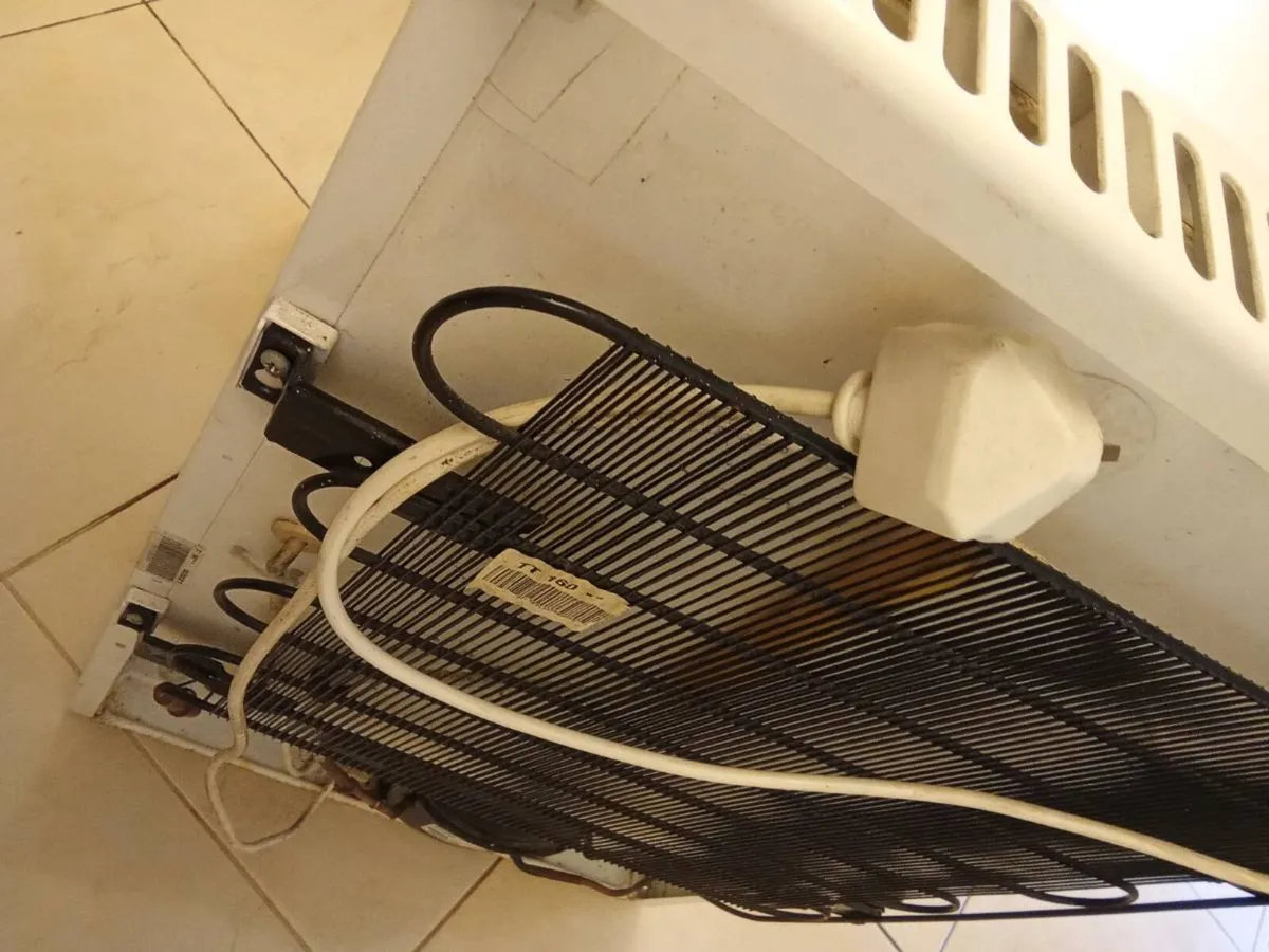 Under counter fridge - Image 3