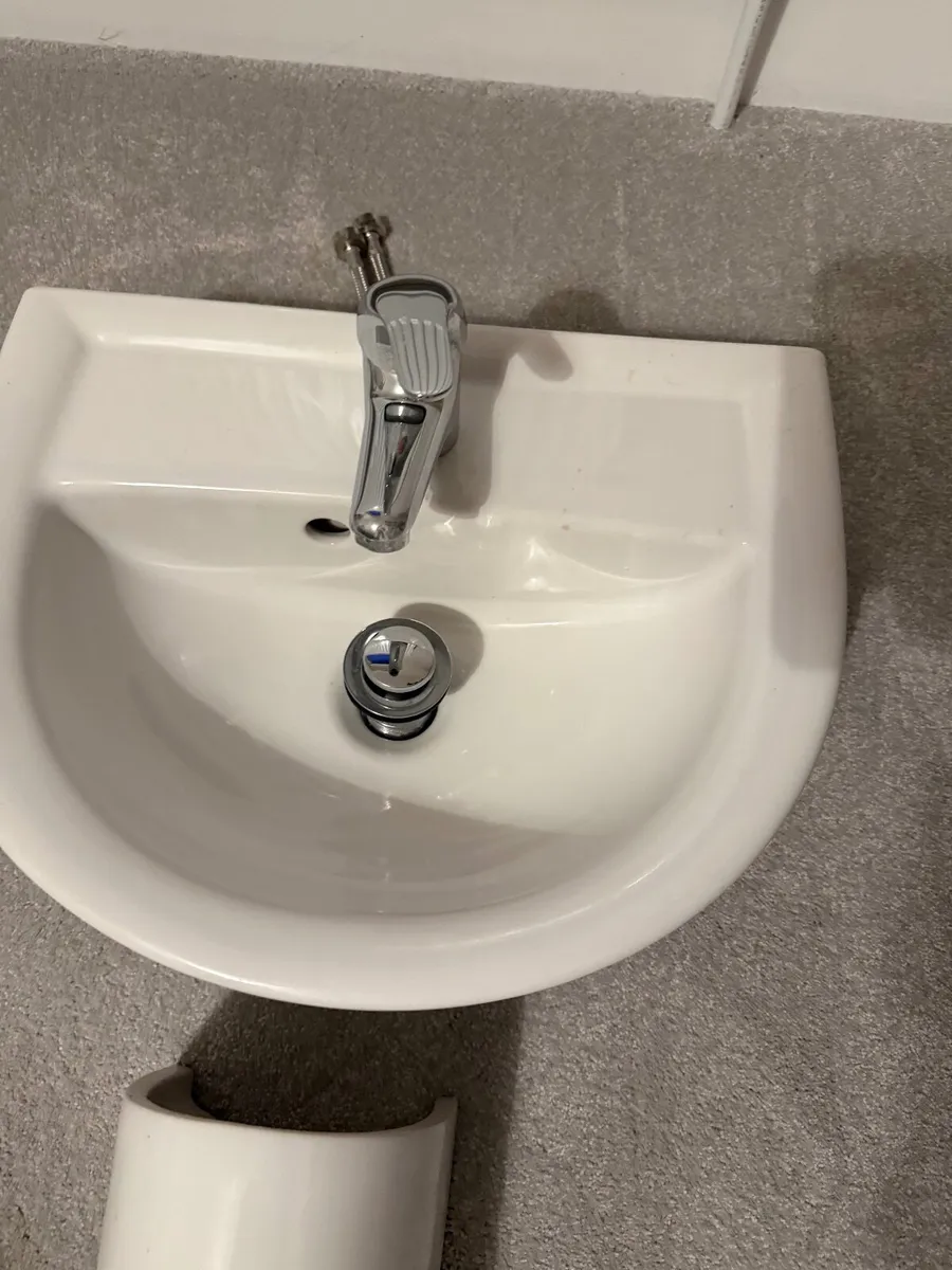 New Armitage Sink with Pedestal, mixer and clicker - Image 2