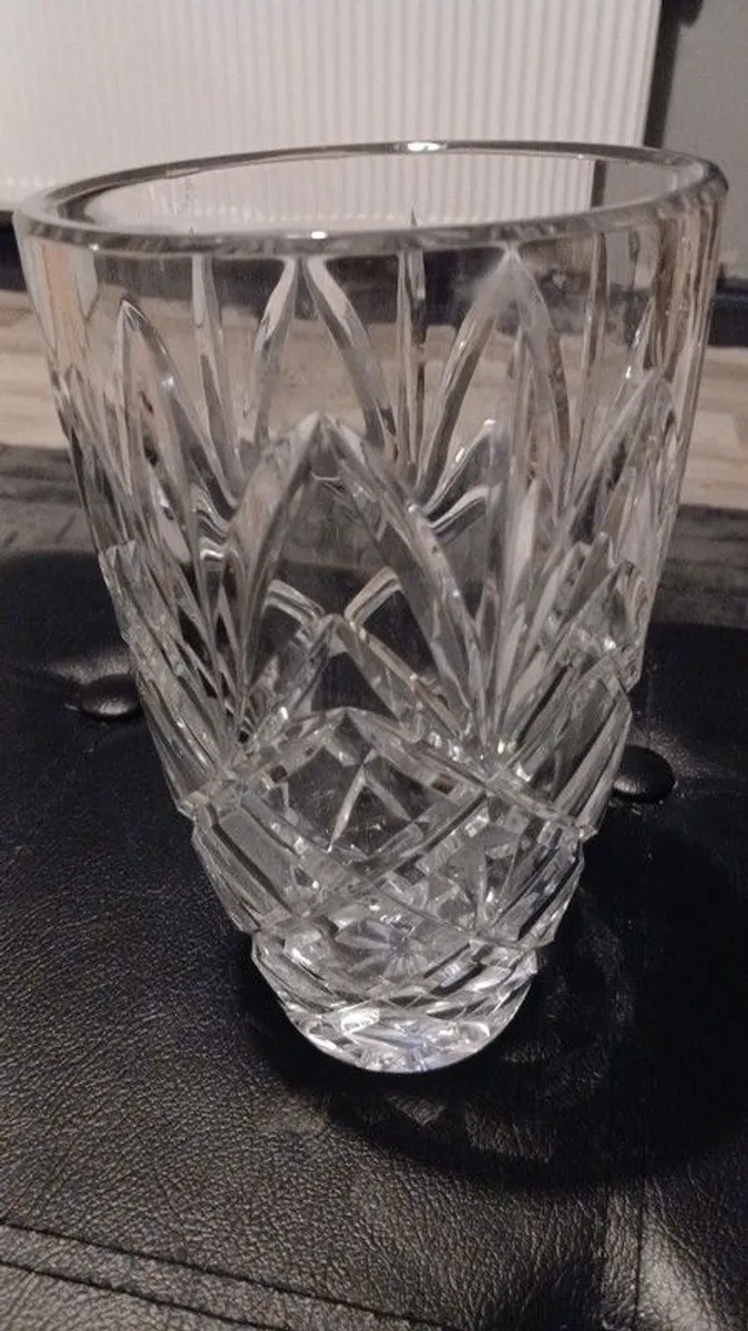 I love the Irish crystal vase for flowers - Image 3