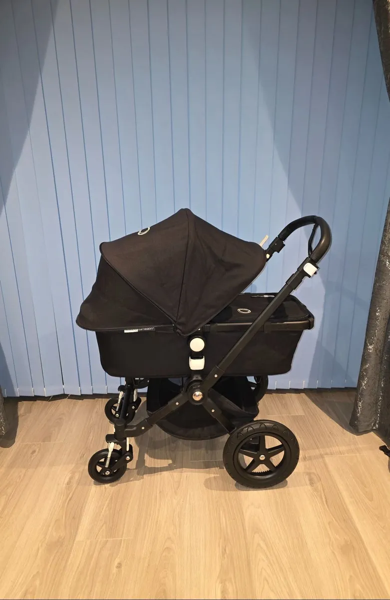 Bugaboo Cameleon 3 plus car seat isofix - Image 1