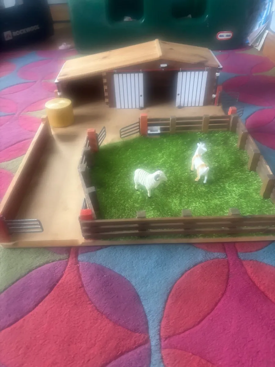 Mill wood farm set - Image 1