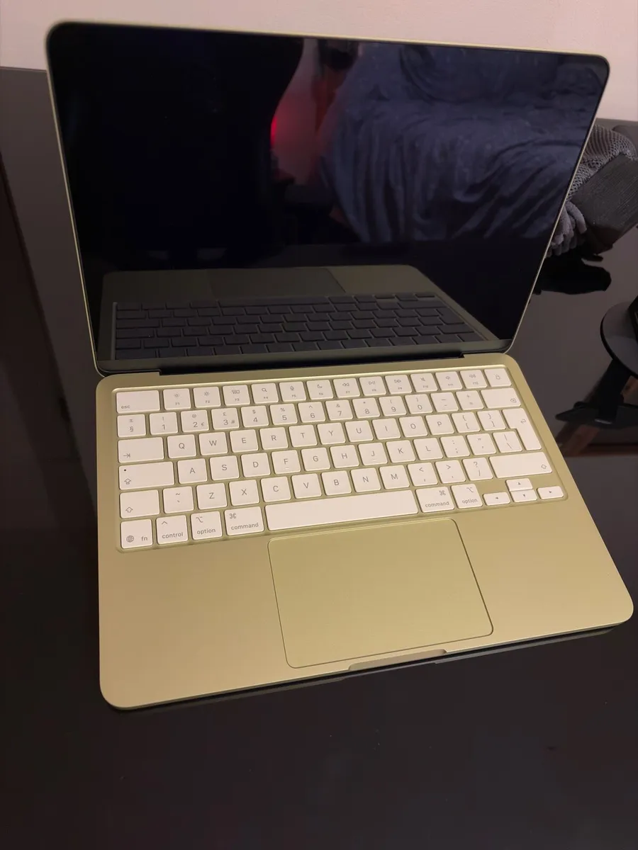 Macbook neo a day old unwanted gift - Image 1
