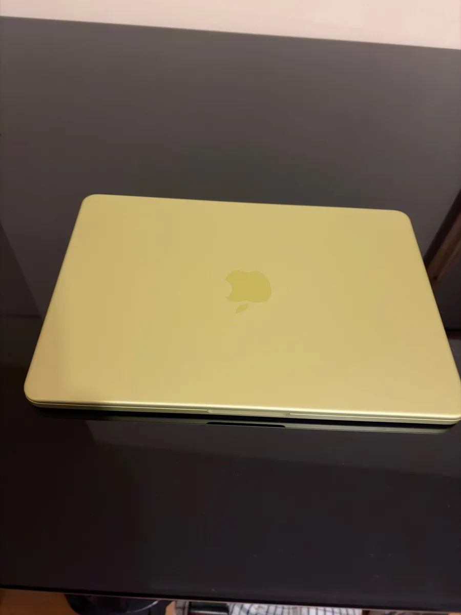 Macbook neo a day old unwanted gift - Image 3