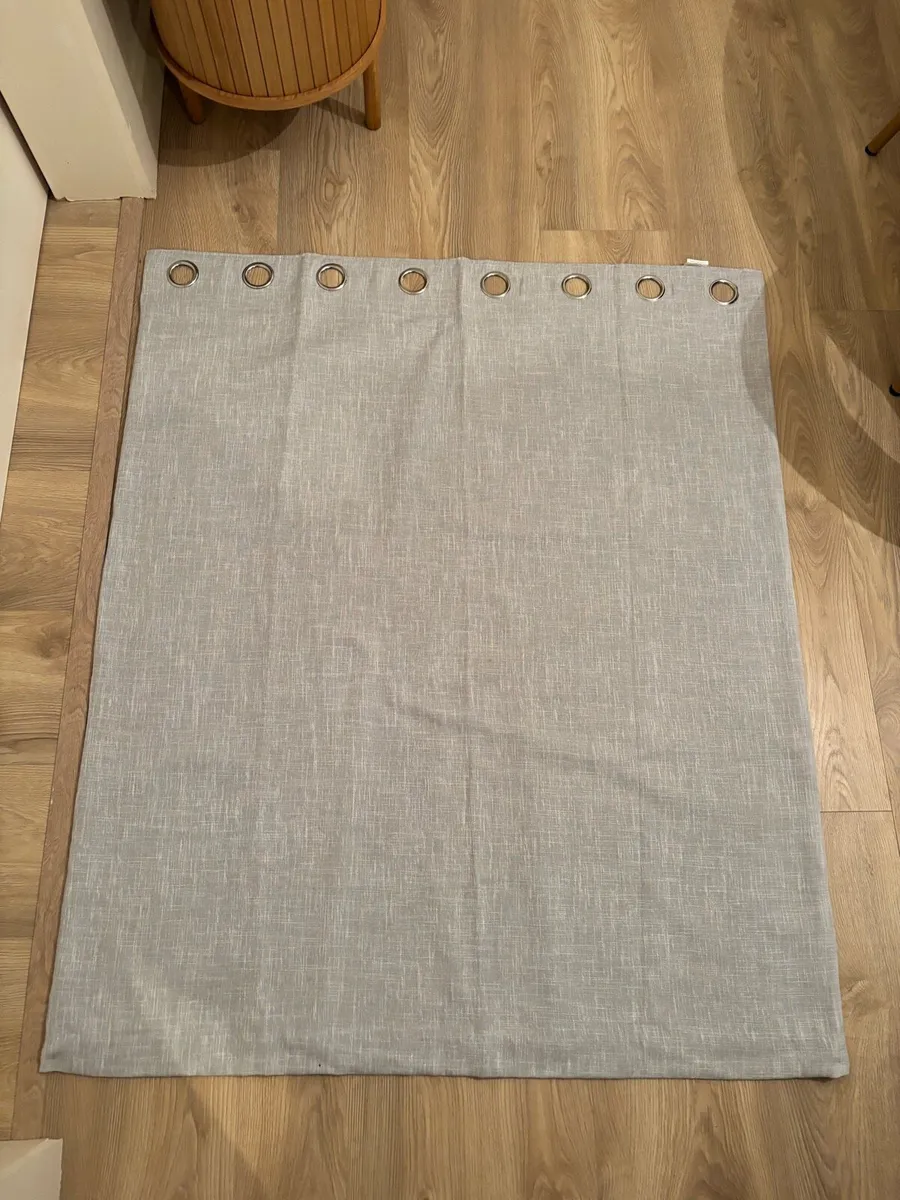 Eyelet curtains - Image 1
