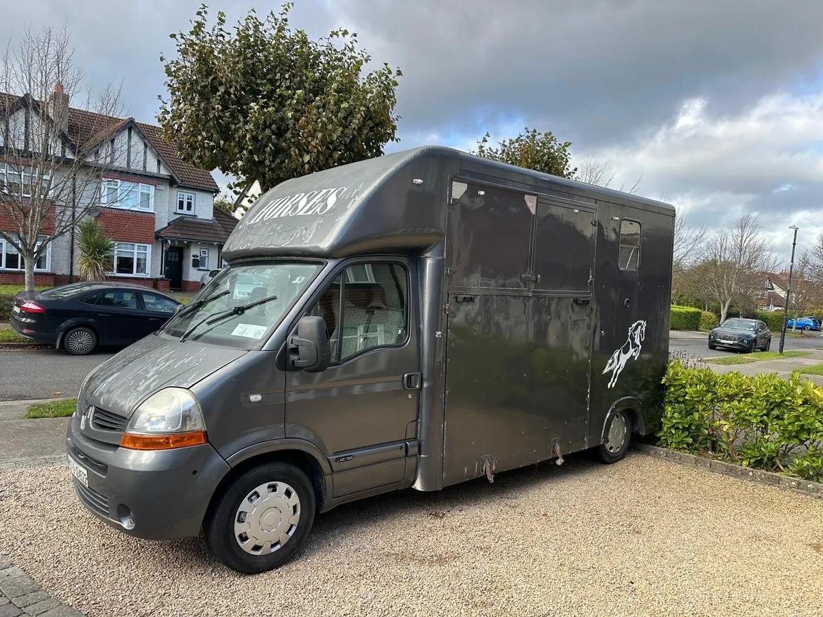 Horse van - Image 1