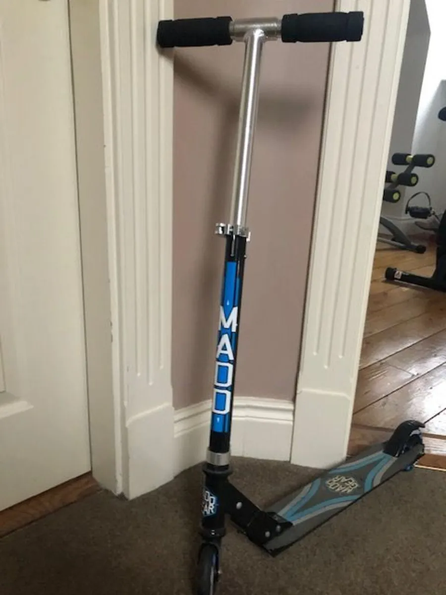 Kids Madd Gear Scooter - Image 2