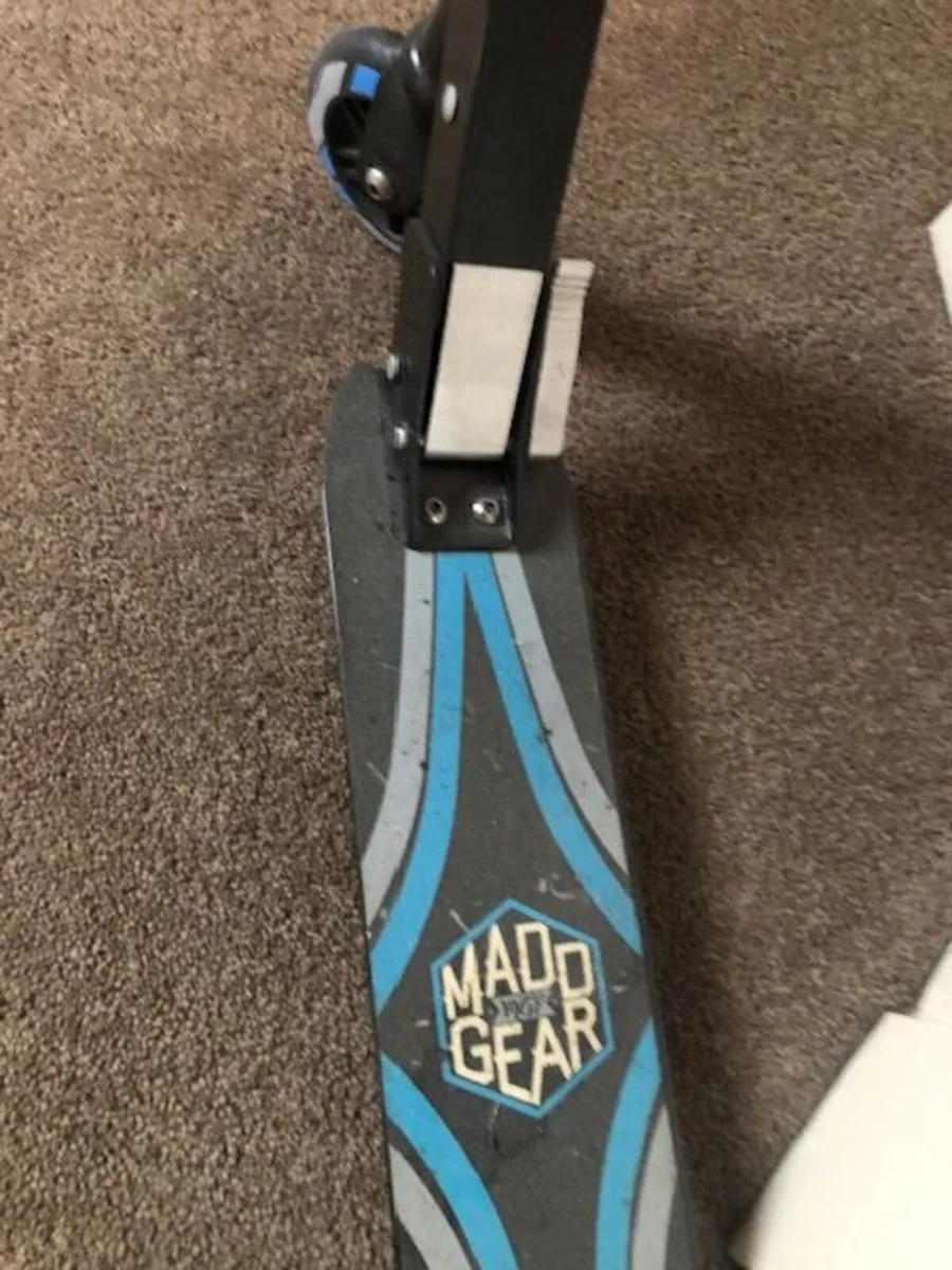 Kids Madd Gear Scooter - Image 4