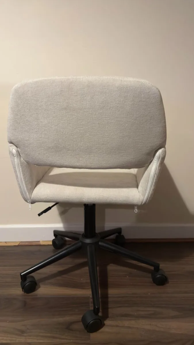 Homy Casa Modern Beige Office Chair – Like New Con - Image 3