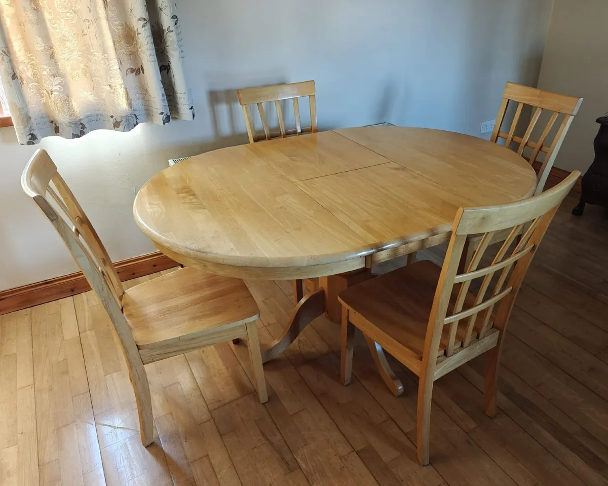 Extendable kitchen table and chairs - Image 1